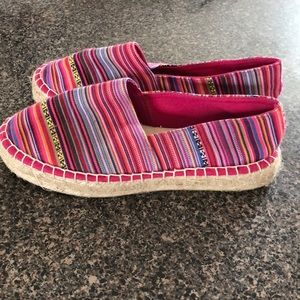 Colorful prints slip on shoes